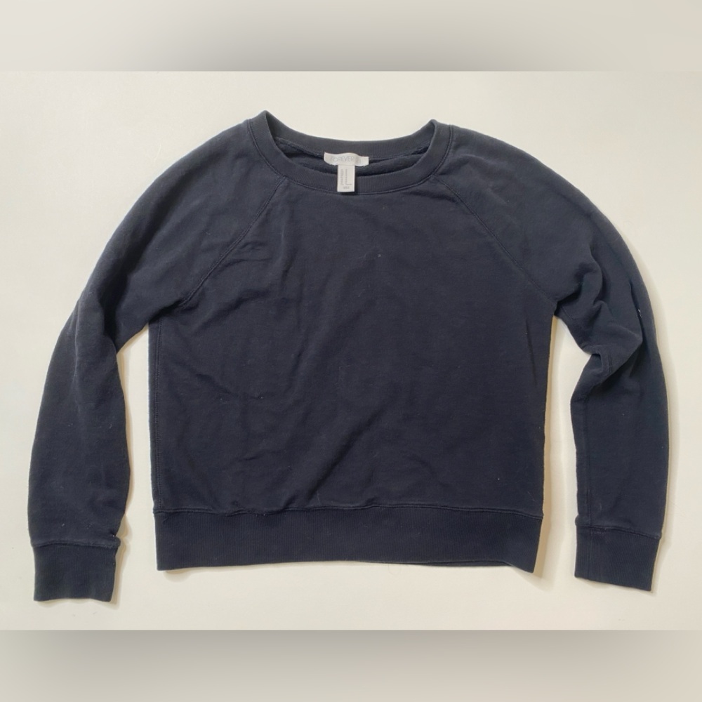 Forever 21 Black Crewneck Sweatshirt size medium